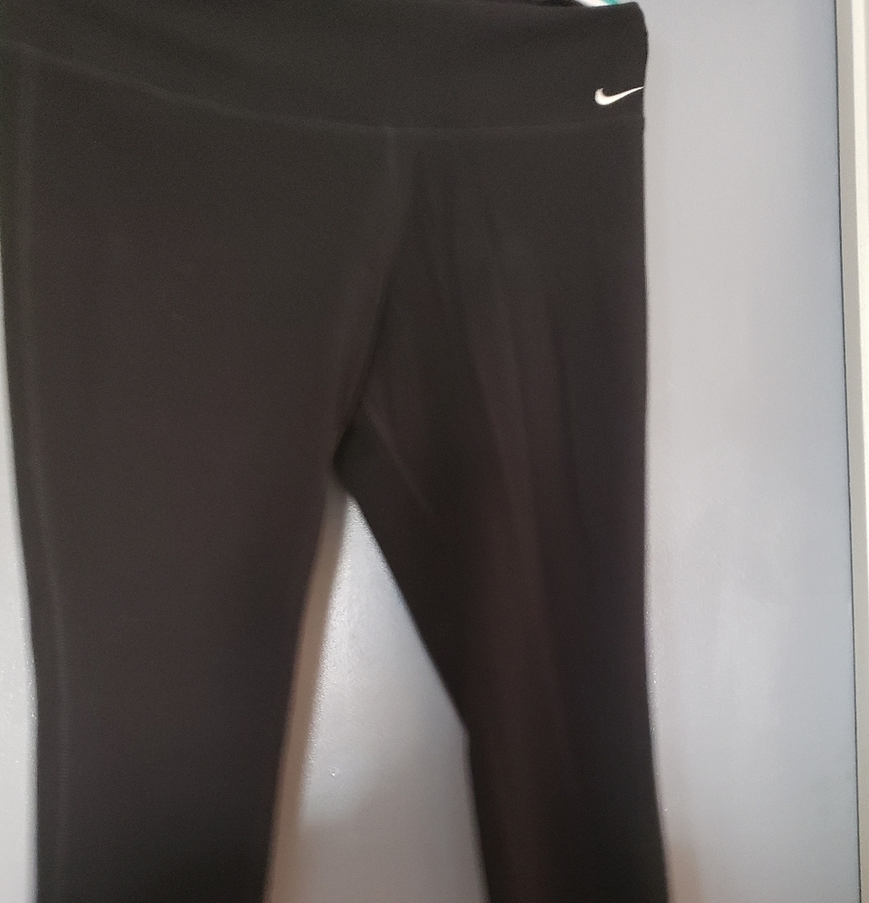 ❤️SOLD!❤️Nike yoga capris